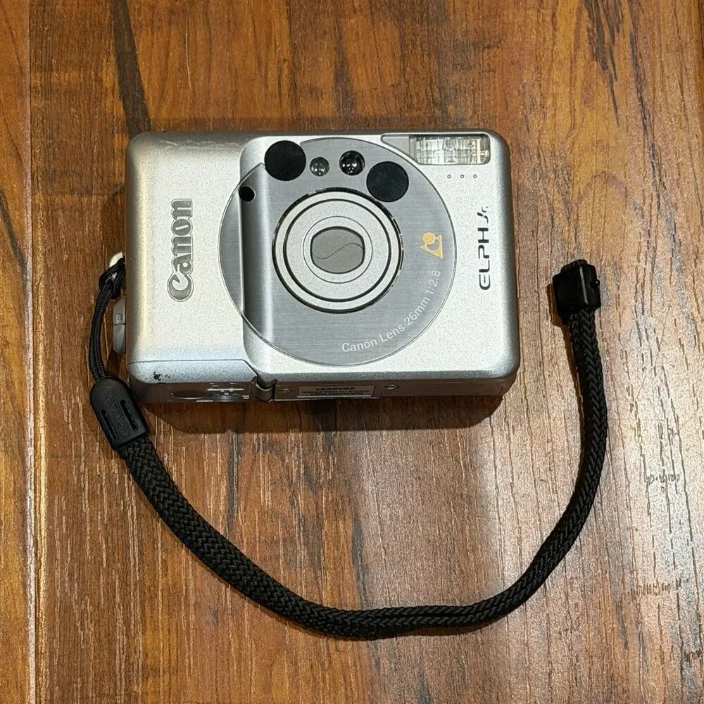 Vintage Frasier TV Show Cast & Crew Gift Canon Elph Jr. Silver Camera - Untested